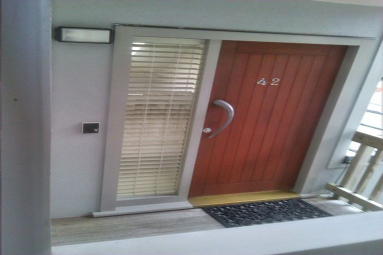 Photo of property in 42 Fairview Crescent, Kelburn, Wellington, 6012