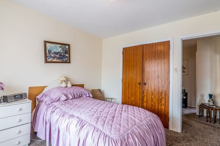 Photo of property in 20 Salford Avenue, Redwood, Christchurch, 8051