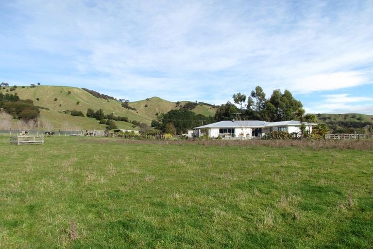Photo of property in 1405 Masterton Castlepoint Road, Tauweru, Masterton, 5889