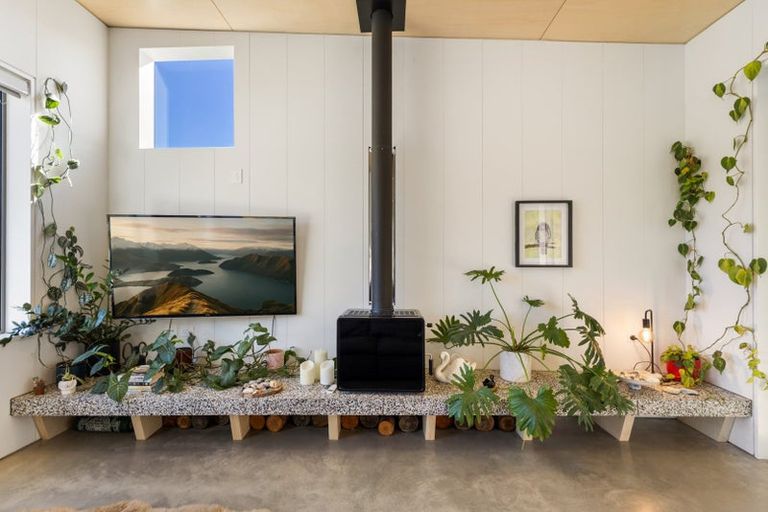 Photo of property in 6 Pounamu Avenue, Albert Town, Wanaka, 9305