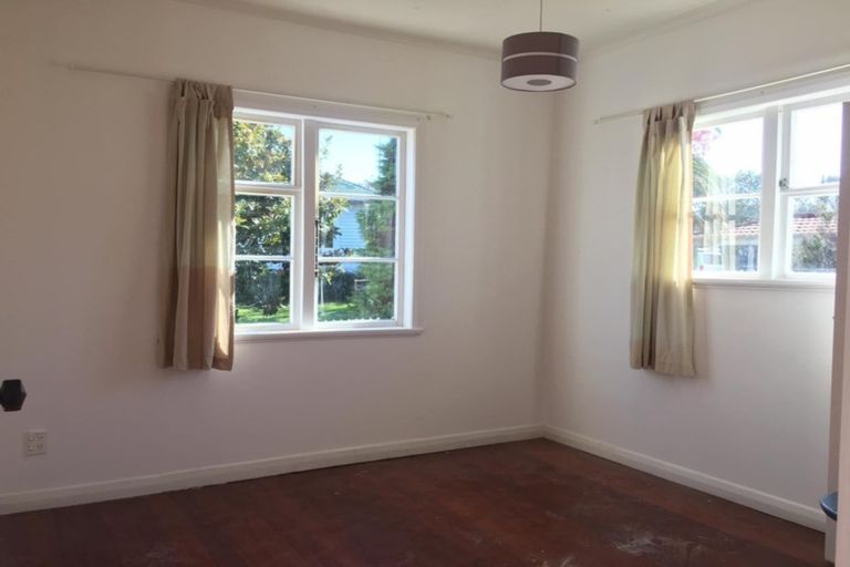 Photo of property in 10 Onewa Road, Northcote Point, Auckland, 0627