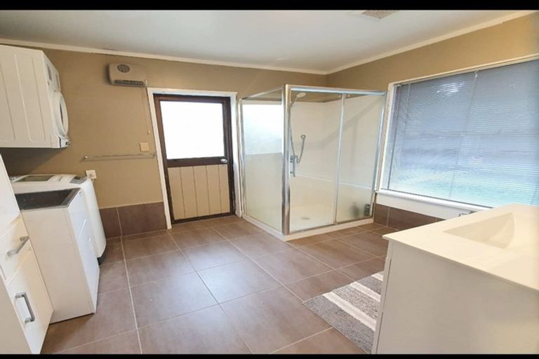 Photo of property in 24 Eugenia Rise, Totara Heights, Auckland, 2105