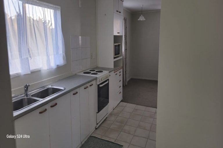 Photo of property in 30 Tupaki Place, Pakuranga Heights, Auckland, 2010