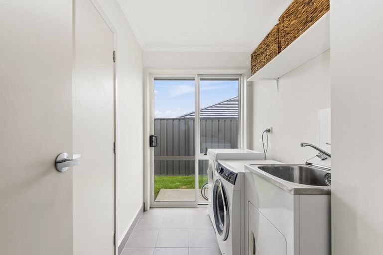 Photo of property in 5 Hamon Place, Pukehangi, Rotorua, 3015