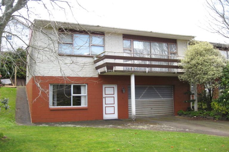 Photo of property in 1/17 Leatham Avenue, Strandon, New Plymouth, 4312