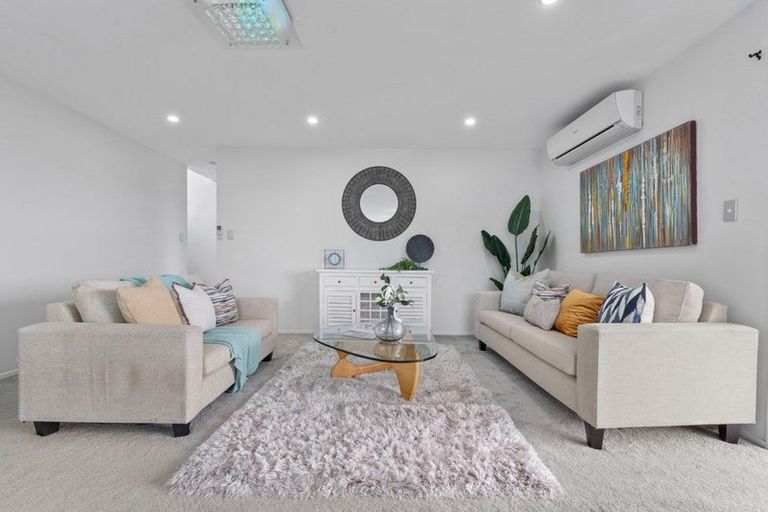 Photo of property in 2 Dhaka Lane, Ranui, Auckland, 0612