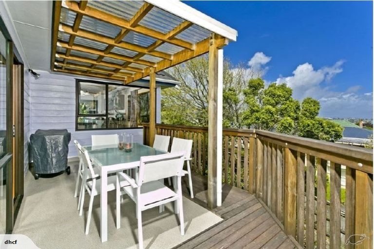 Photo of property in 1/2a Sunnynook Road, Sunnynook, Auckland, 0620