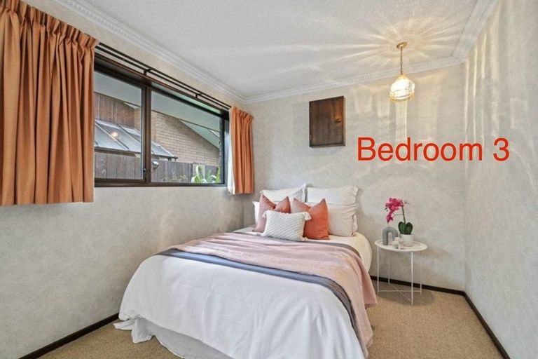 Photo of property in 18 Hawkswood Place, Avonhead, Christchurch, 8042