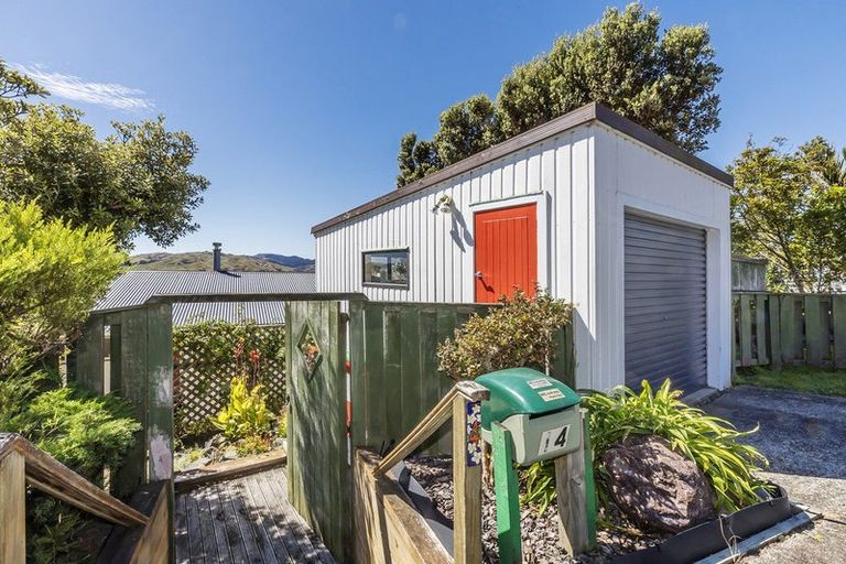 Photo of property in 14 Kenef Road, Paremata, Porirua, 5024