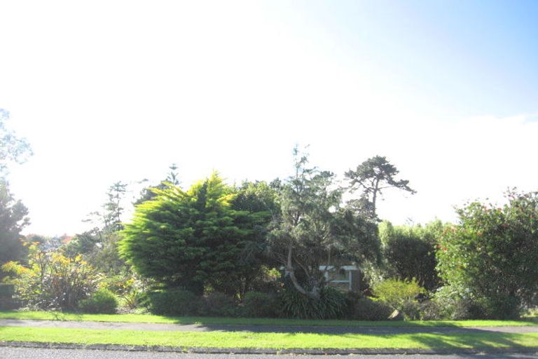 Photo of property in 23 Charles Dickens Drive, Mellons Bay, Auckland, 2014