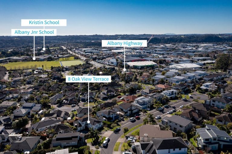 Photo of property in 8 Oak View Terrace, Schnapper Rock, Auckland, 0632