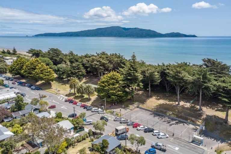 Photo of property in 2 Hemara Street, Waikanae Beach, Waikanae, 5036