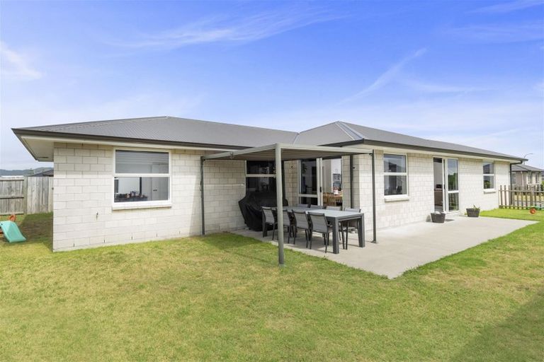 Photo of property in 15 Batty Street, Papamoa Beach, Papamoa, 3118