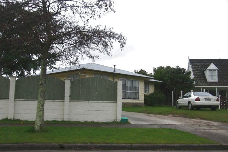 Photo of property in 24 Lyndale Place, Kelvin Grove, Palmerston North, 4414