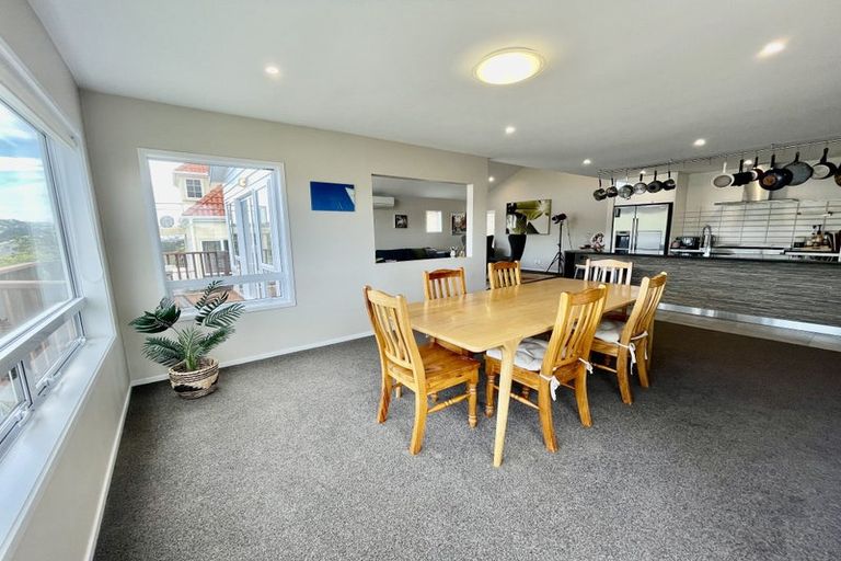 Photo of property in 17 Bay Lair Grove, Island Bay, Wellington, 6023