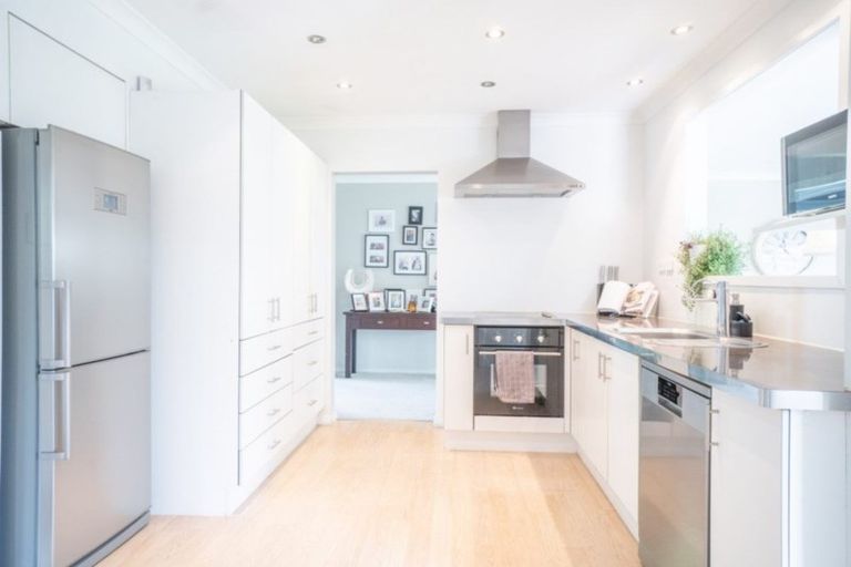 Photo of property in 579 Featherston Street, Roslyn, Palmerston North, 4414