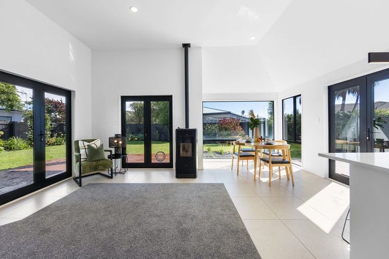 Photo of property in 14 Evenwood Place, Waimairi Beach, Christchurch, 8083