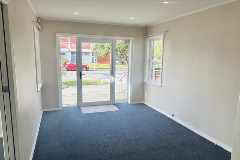 Photo of property in 6 Ngahina Street, Paraparaumu, 5032