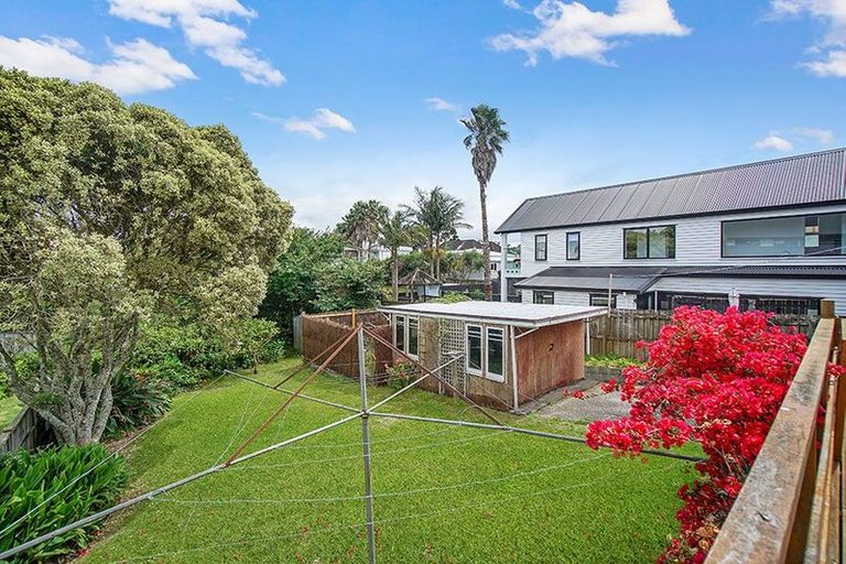 Photo of property in 33 St Michaels Avenue, Point Chevalier, Auckland, 1022