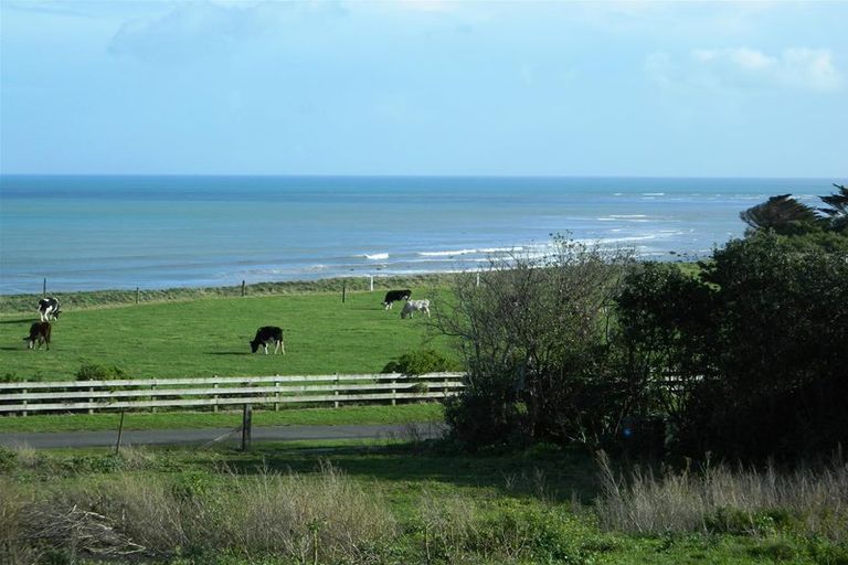 Photo of property in 2 Karora Street, Ohawe, Hawera, 4671