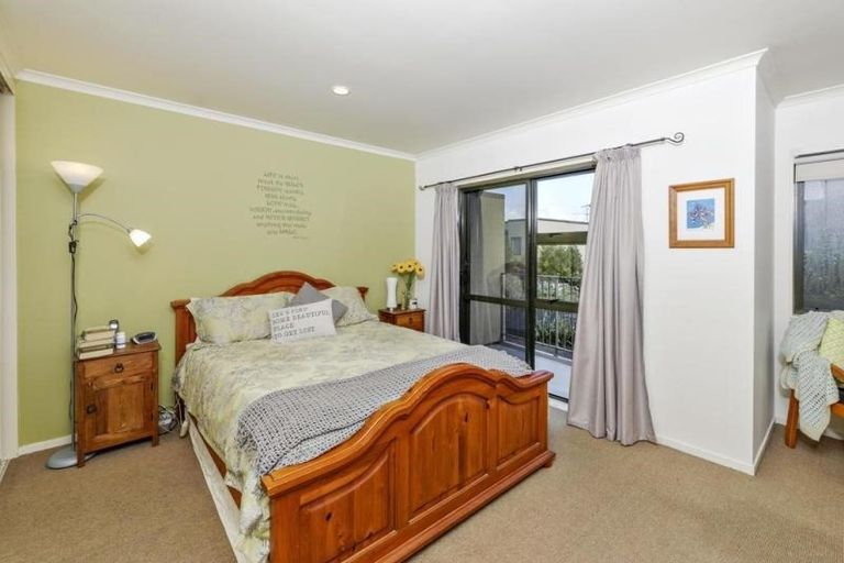 Photo of property in 9/17 Harbour View Road, Te Atatu Peninsula, Auckland, 0610