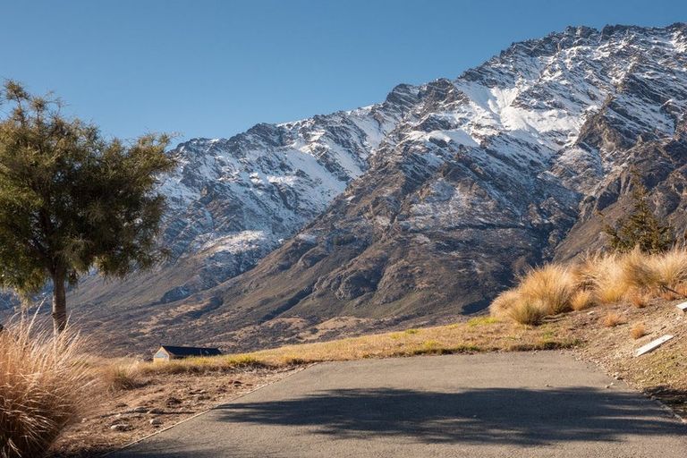 Photo of property in 24 Falconer Rise, Jacks Point, Queenstown, 9371