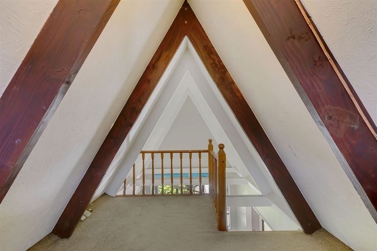 Photo of property in 21 Te Arataura Street, Takapuwahia, Porirua, 5022