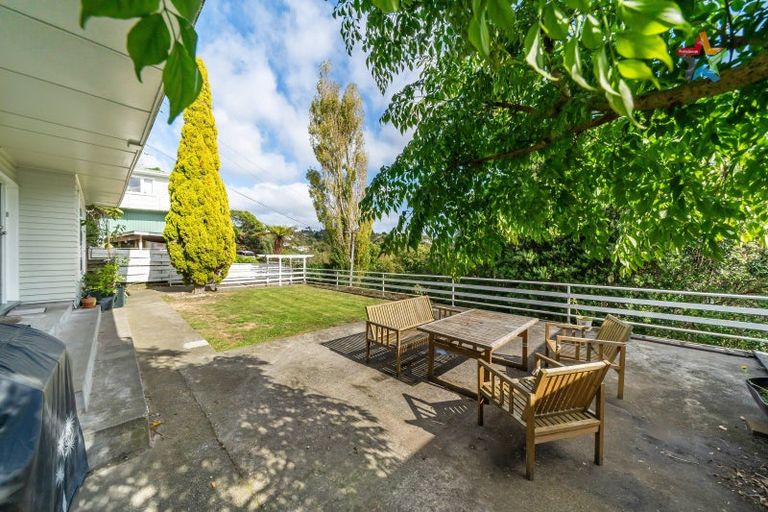 Photo of property in 19 Thomas Street, Stokes Valley, Lower Hutt, 5019