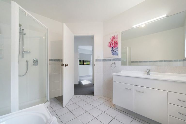 Photo of property in 12 Ginders Drive, Massey, Auckland, 0614