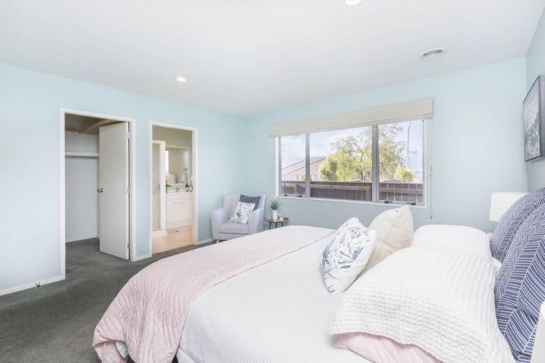 Photo of property in 4 Ronald Scott Grove, Riverstone Terraces, Upper Hutt, 5018