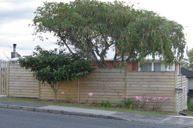 Photo of property in 140 Luckens Road, West Harbour, Auckland, 0618