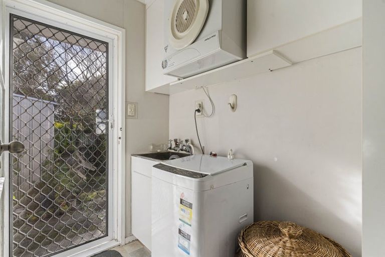 Photo of property in 2/729 Te Atatu Road, Te Atatu Peninsula, Auckland, 0610