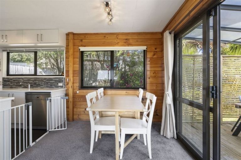 Photo of property in 2/48 Nor'east, Northcross, Auckland, 0632