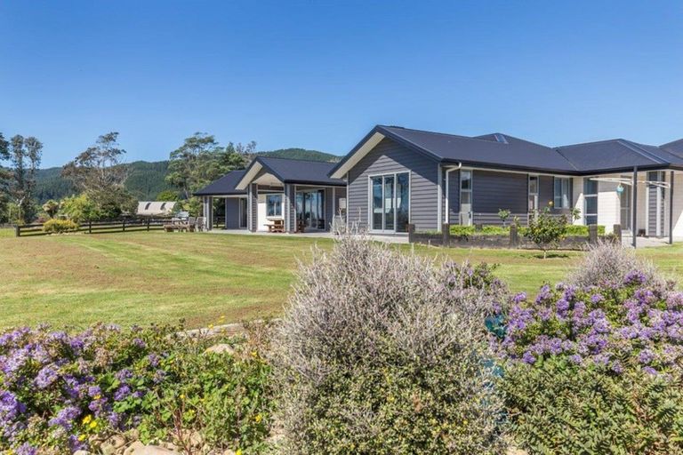 Photo of property in 441 Tararua Road, Levin, 5571