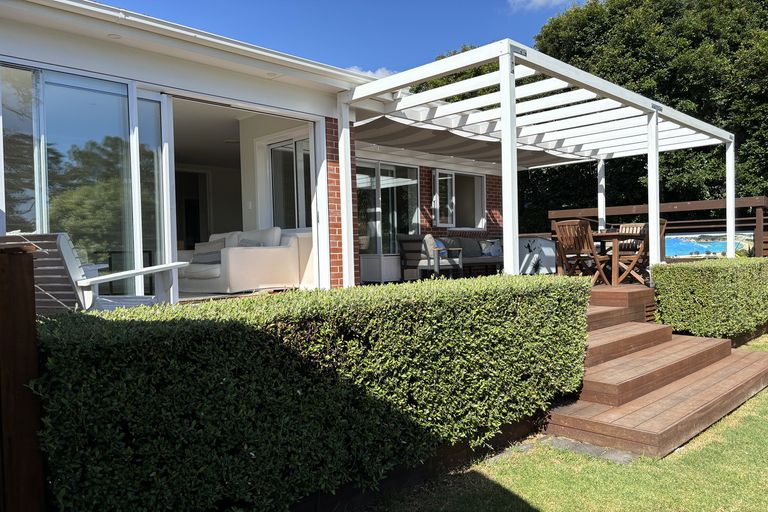 Photo of property in 22 Clinton Avenue, Te Atatu Peninsula, Auckland, 0610