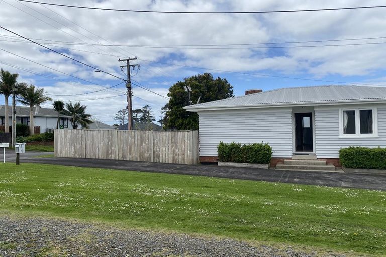 Photo of property in 1/15 Tane Street, New Lynn, Auckland, 0600