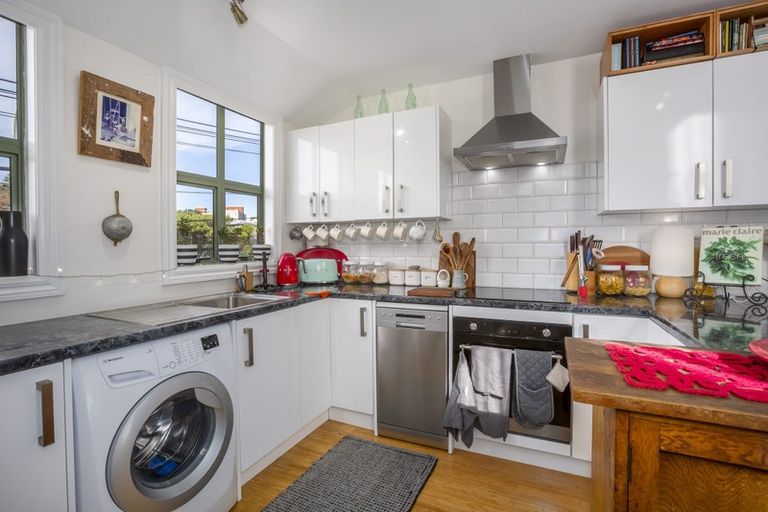 Photo of property in 2/168 Tinakori Road, Thorndon, Wellington, 6011