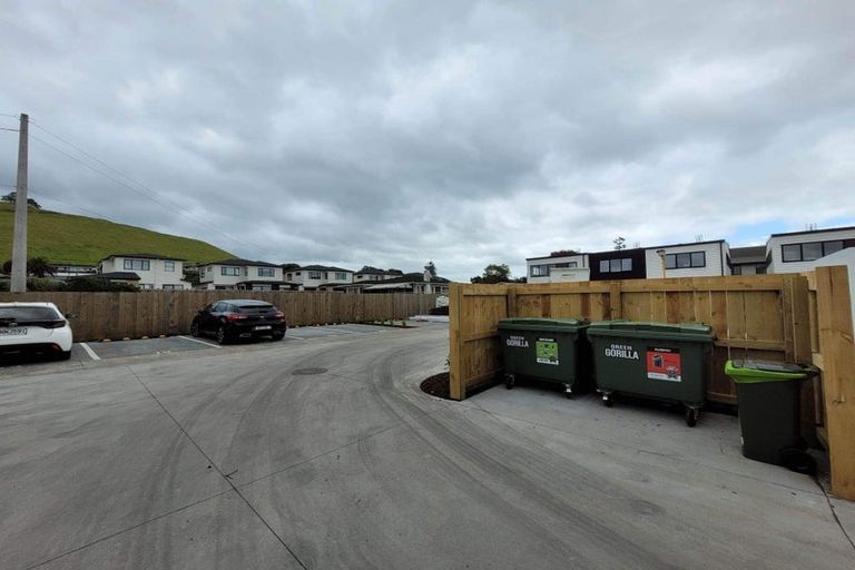 Photo of property in 12 Whakahui Lane, Mangere Bridge, Auckland, 2022