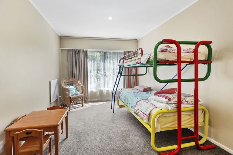 Photo of property in 27 Fyvie Avenue, Tawa, Wellington, 5028