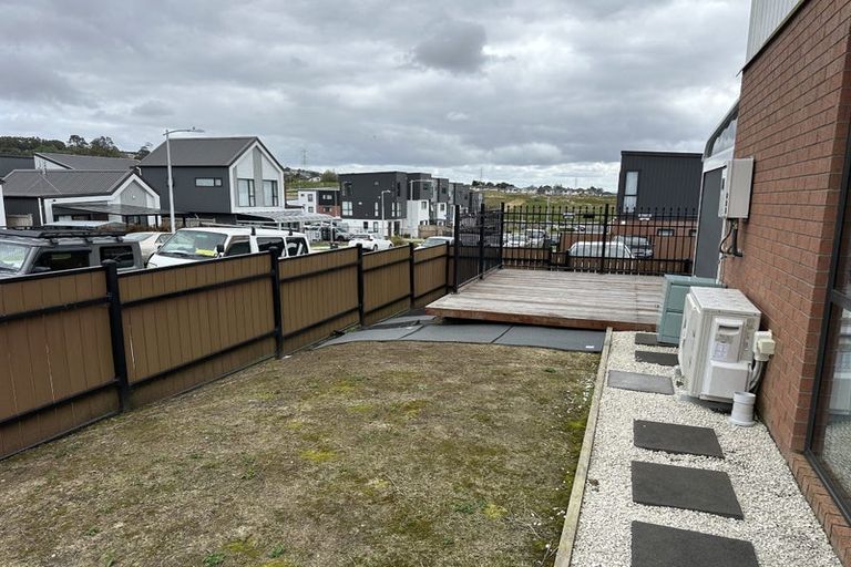Photo of property in 2 Treeline Lane, Flat Bush, Auckland, 2019