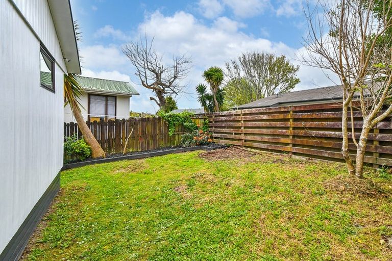 Photo of property in 2/10 Nearco Street, Randwick Park, Auckland, 2105