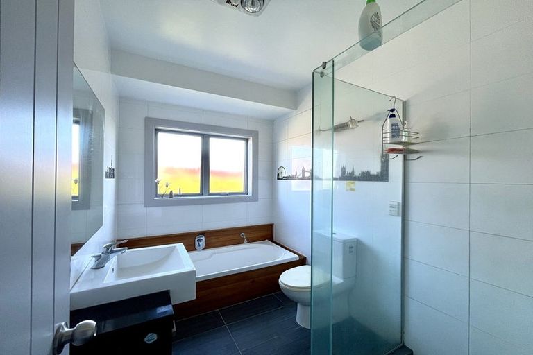 Photo of property in 11a Newington Road, Henderson, Auckland, 0612