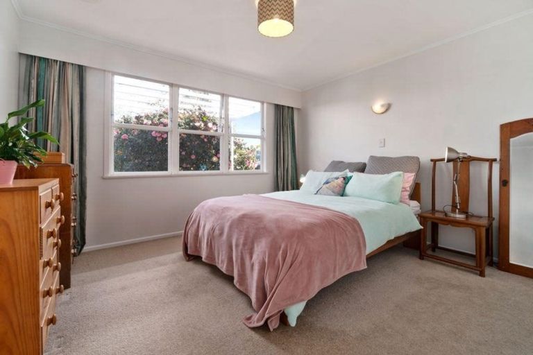 Photo of property in 19 Brennan Avenue, Te Atatu Peninsula, Auckland, 0610