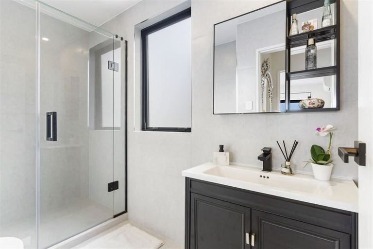 Photo of property in 18a Marama Street, Castor Bay, Auckland, 0620