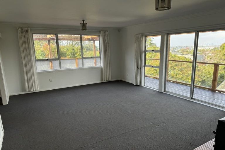 Photo of property in 9 Laurina Road, Sunnynook, Auckland, 0620