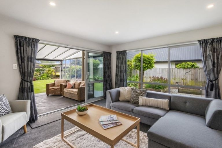 Photo of property in 7 Goodall Place, Redwood, Christchurch, 8051