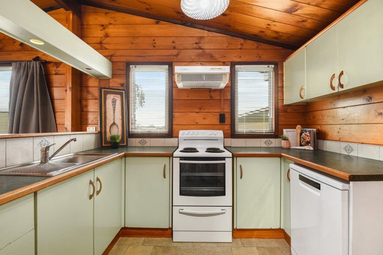 Photo of property in 36 Neri Crescent, Pomare, Rotorua, 3015