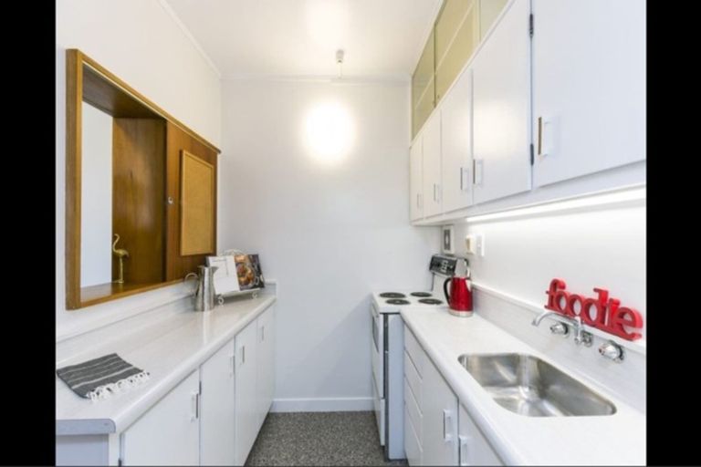 Photo of property in Hobson Court Flats, 27/70 Hobson Street, Thorndon, Wellington, 6011