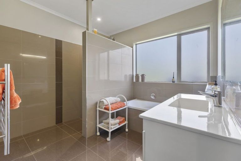 Photo of property in 8 Pitt Road, Hillsborough, New Plymouth, 4372