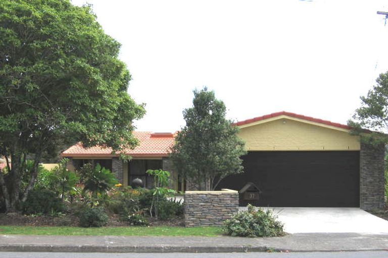 Photo of property in 37a Avonleigh Road, Green Bay, Auckland, 0604